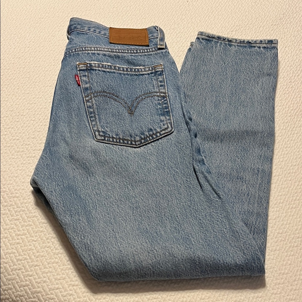 Levi's Wedgie 25 Light Wash Denim Jeans